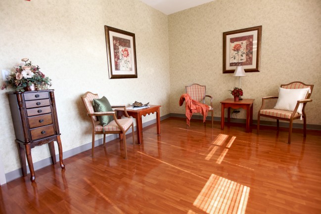 The Laurels of Carson City: Beauty and Barber Shop Lobby